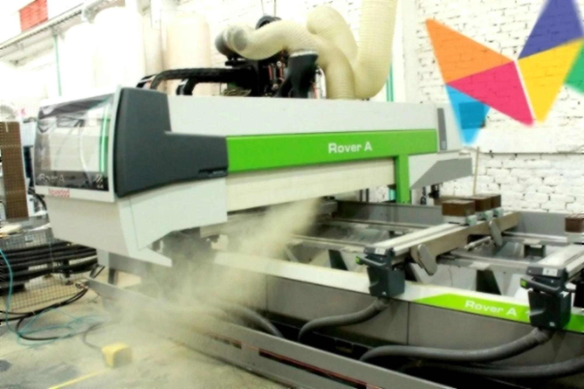 Centro CNC para madera en operación