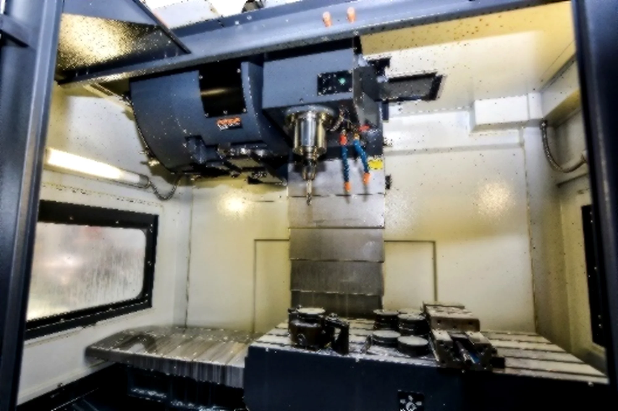 Centro de mecanizado CNC de precisión